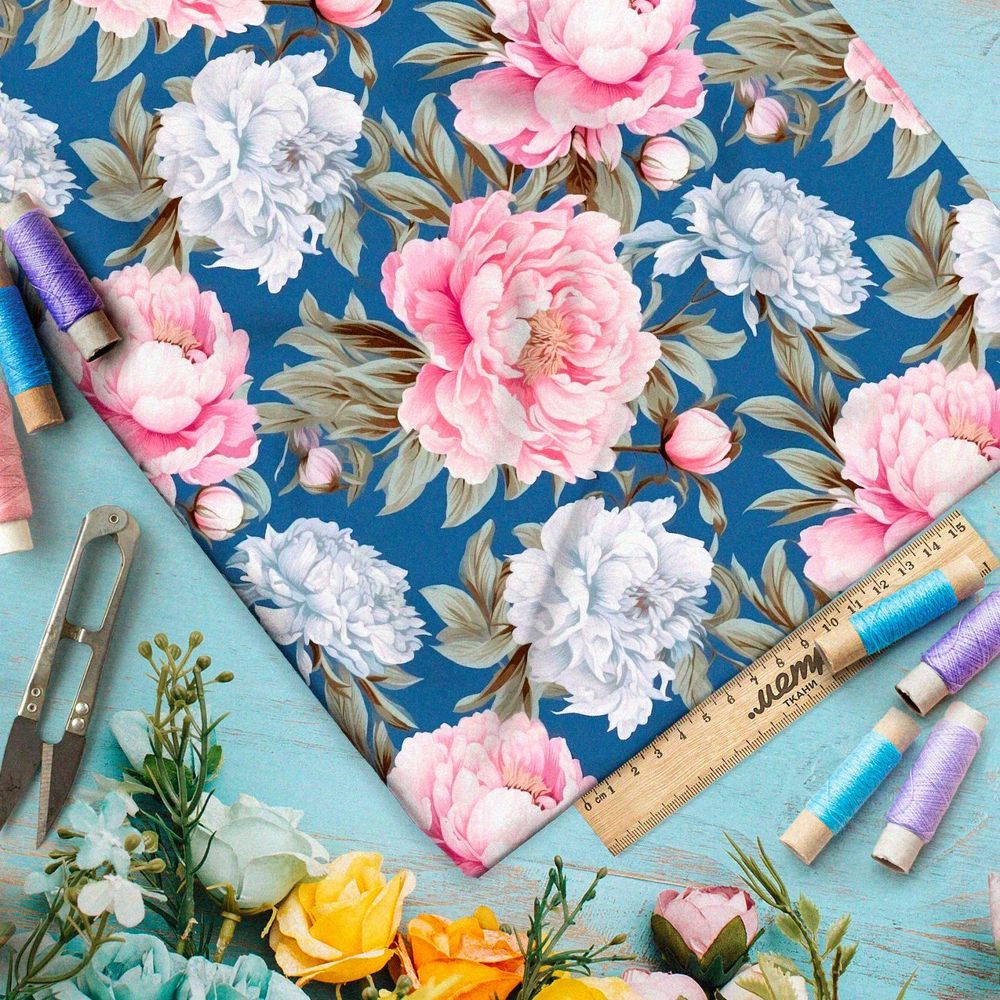 Ткань премиум шелк искусственный Армани цветущие пионы на темно-голубом