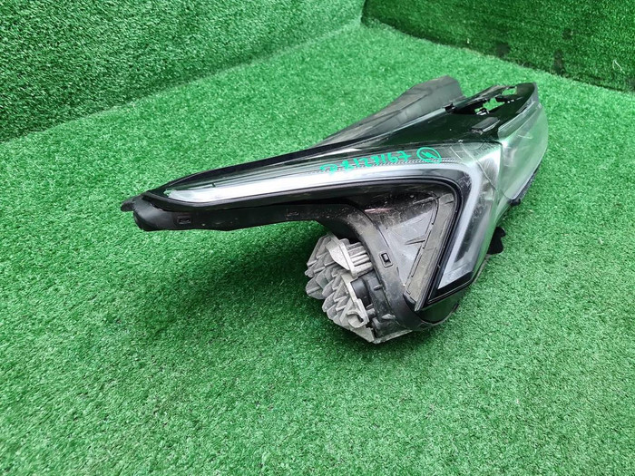 Битая Фара правая Kia K5 (2019-2023) LED