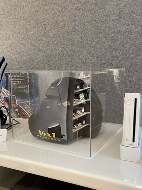 Прозрачные колпаки с белым основанием для Яндекс Музея