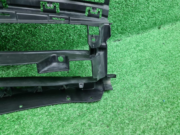 Кронштейн переднего бампера BMW 5er G30 (17-20)