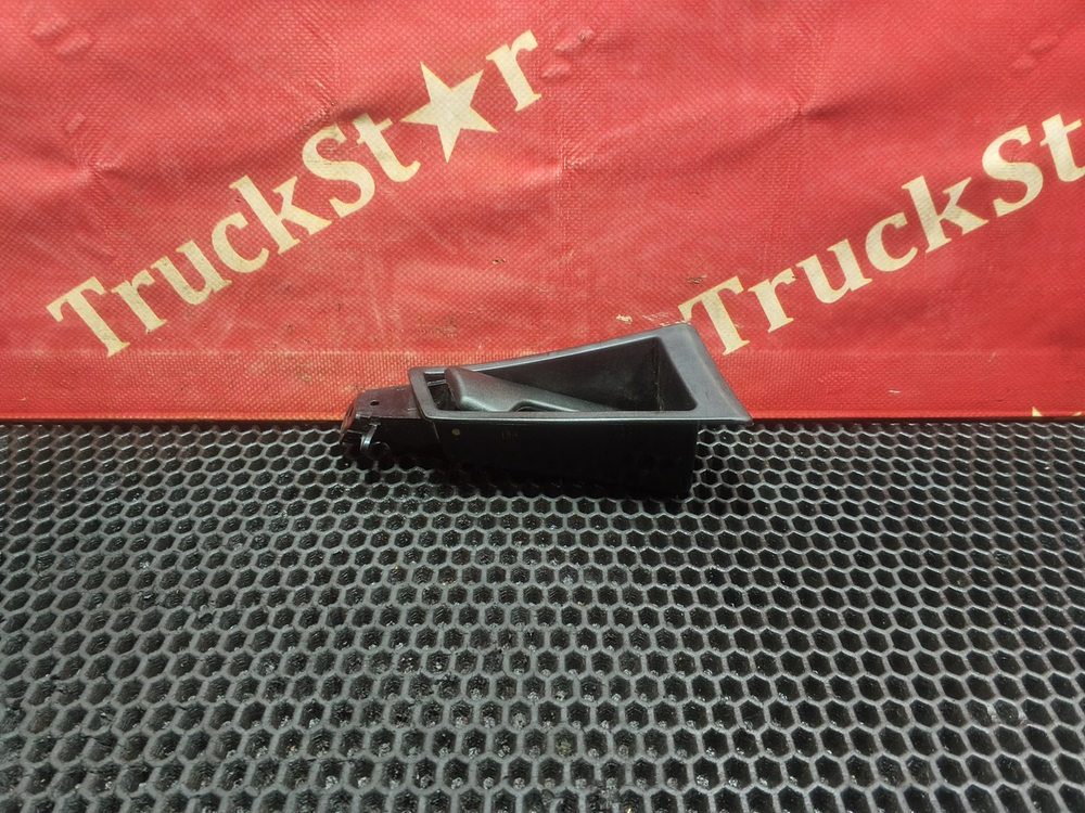 Ручка двери внутренняя правая 2022г.