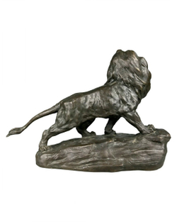 Скульптура "Рычащий лев"