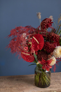 Интерьерный красный