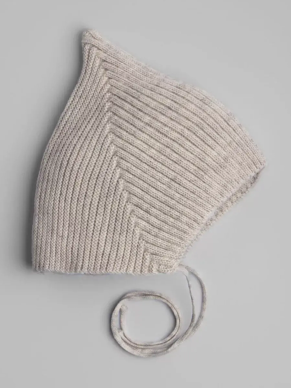 Чепчик детский вязаный на завязках