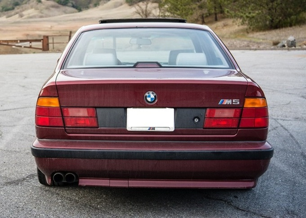 BMW E34 Бленда под квадратный номер
