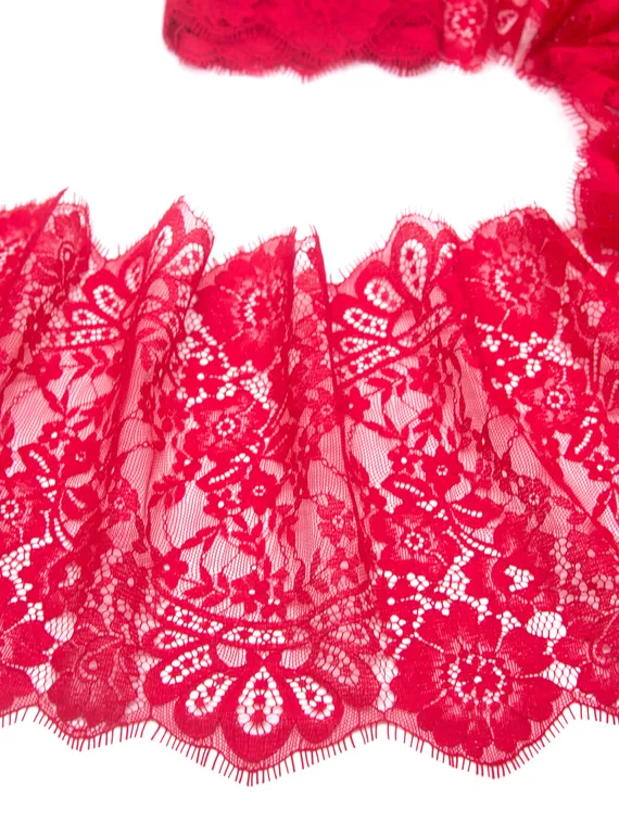 01-39 Кружево шантильи 22 см, красный