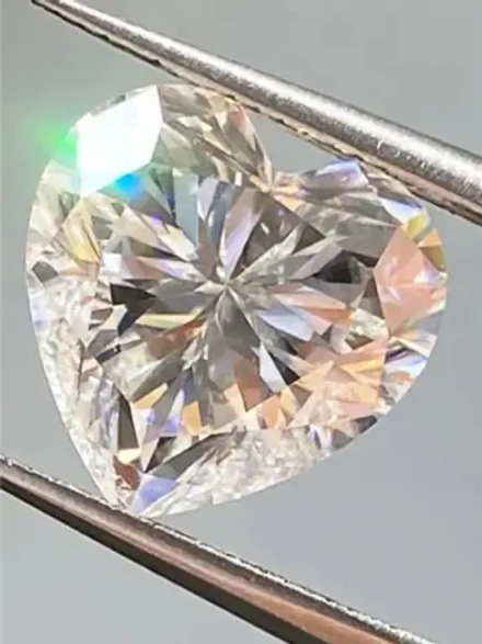 Муассанит "Сердце" 2 сt D/VVS1