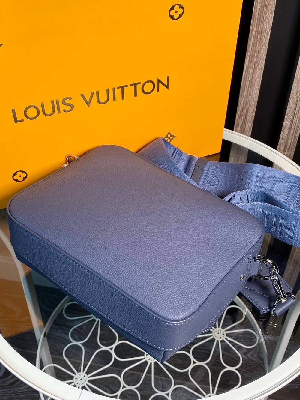 Сумка-мессенджер Louis Vuitton