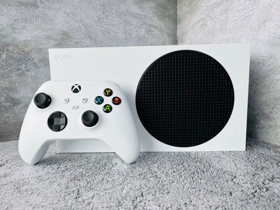 Игровая приставка XBOX Series S 512GB Б/У S/N: 220205223117 (Как новая)