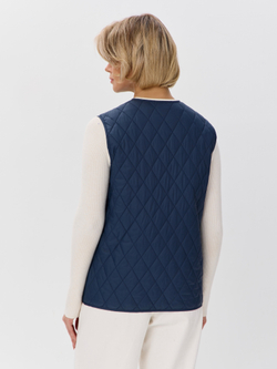 Легкий стеганый жилет с накладными карманами