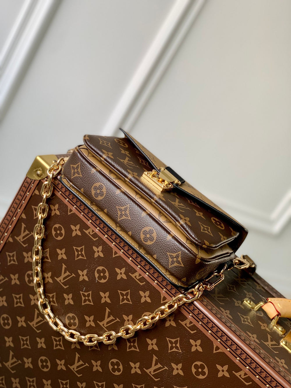 Louis Vuitton Pochette Metis East West