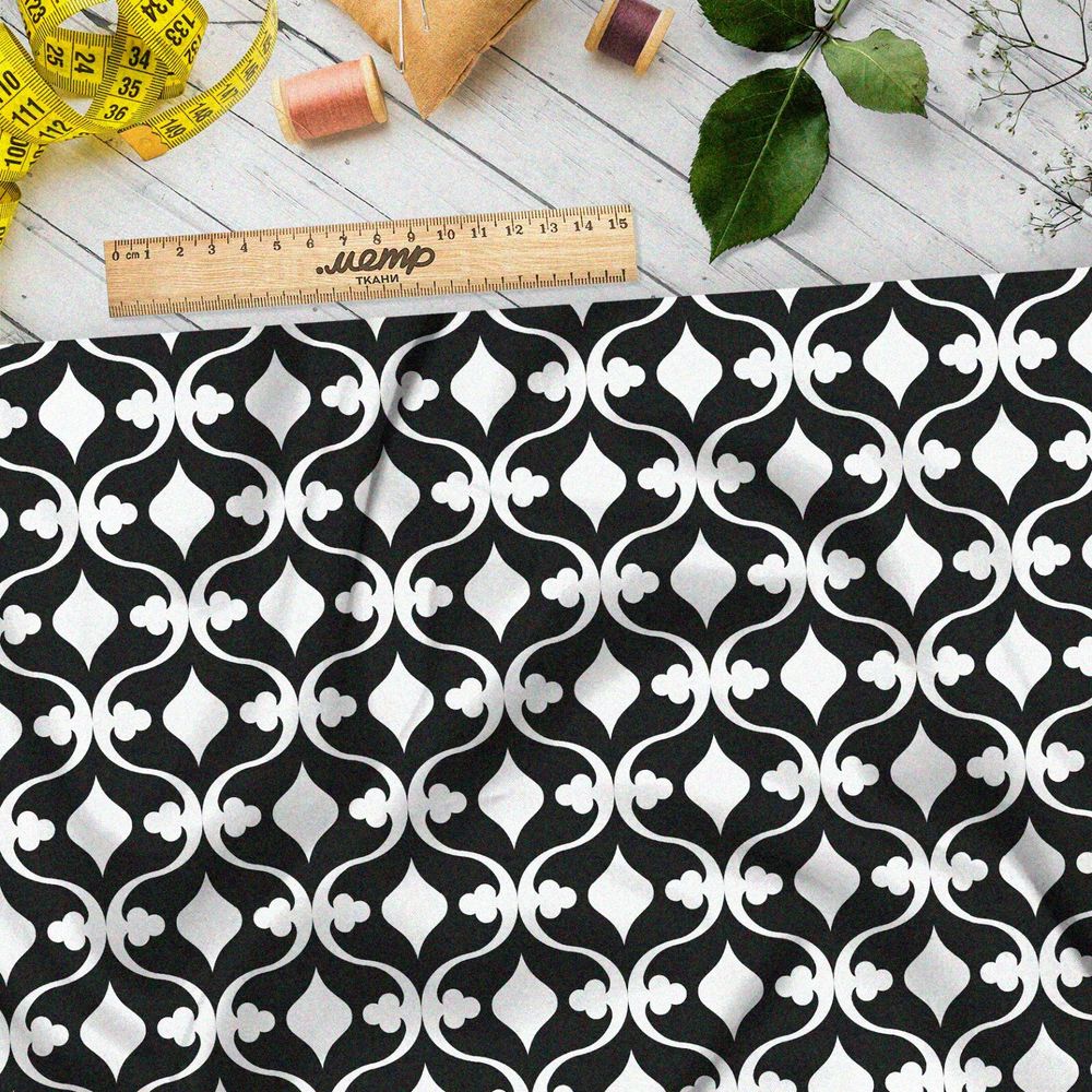 Ткань блэкаут чёрно-белые крести и пики