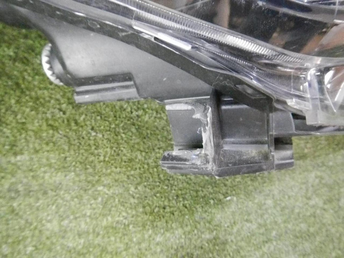 Фара правая Toyota C-HR (2019-2023) LED