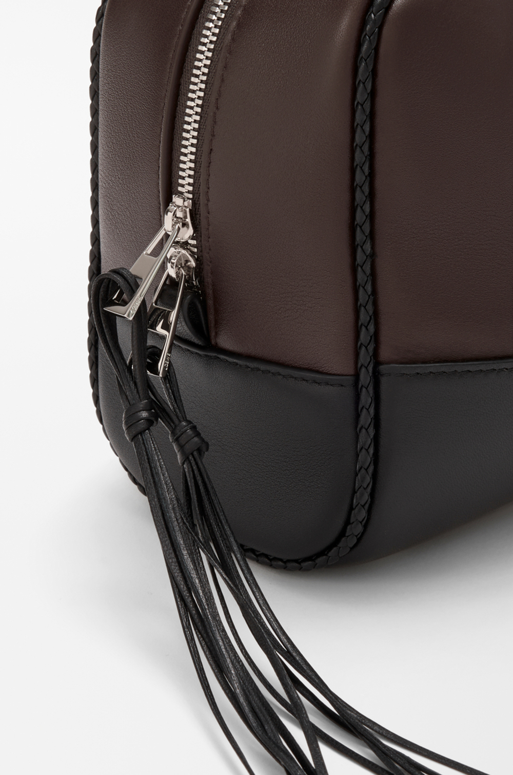 Loewe Укороченная сумка Amazona 31 из классической телячьей кожи, темно-каштановый