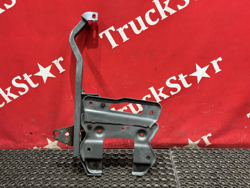 Кронштейн переднего бампера левый 2022г.