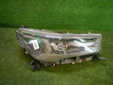 Битая Фара правая Toyota Hilux 8 (2020-н.в.) LED