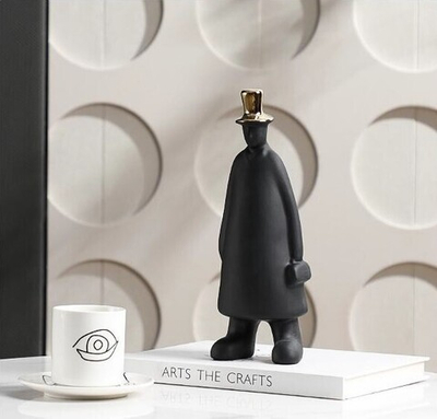 Фигурка Traveler gold