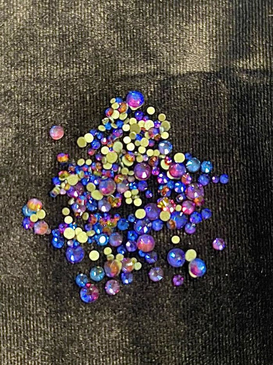 Стеклянные стразы  (размер микс) 1140шт, цвет хамелеон розово-фиолетовый