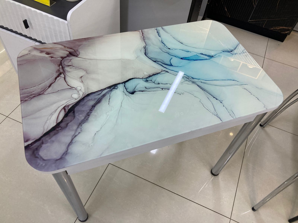 Стол неразд Прямоугольный подстолье прямое хром Царг.пояс белый Ст-ца текстура 1 (белая) ф/п стекло