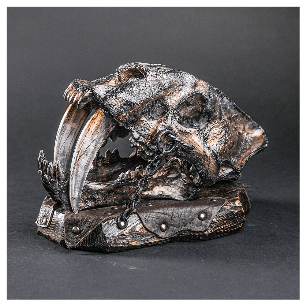 Реплика черепа «Саблезубый»