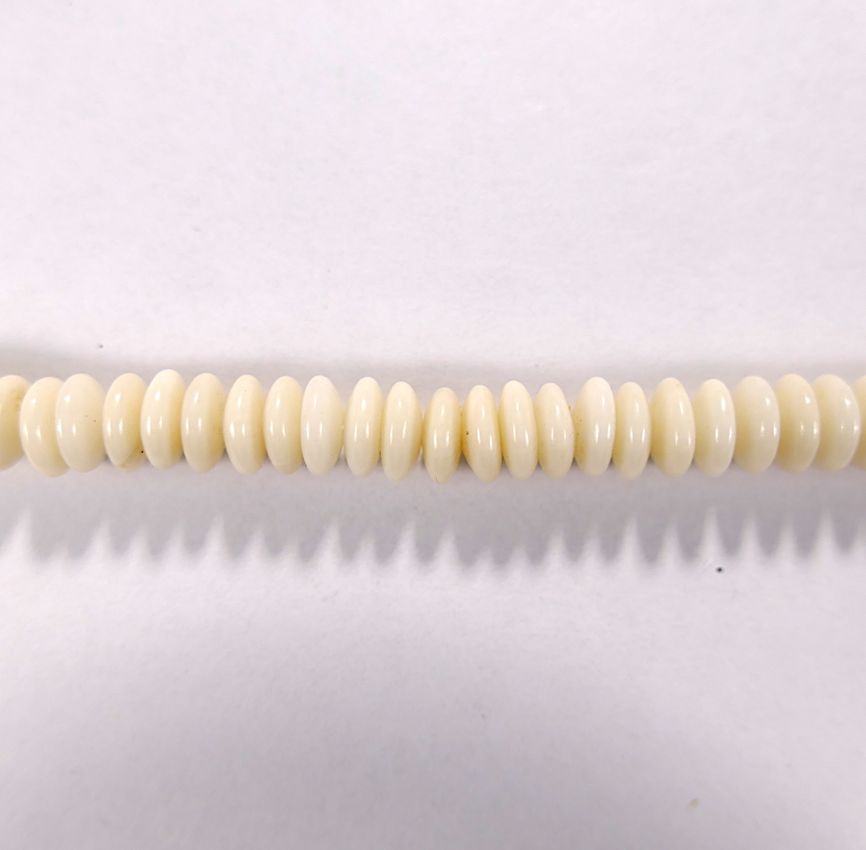 Бусина из коралла белого, облагороженного, фигурная, 3x7 мм (рондель плоская, гладкая)