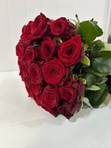 Букет из 25 шт красной розы 60см