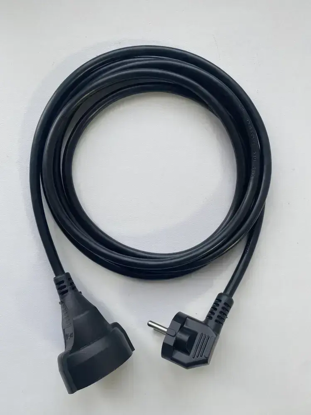 Удлинитель сетевой 1м с заземлением с одной розеткой IP22 16А ПВС ГОСТ 3х1,5 удлинитель бытовой, черный