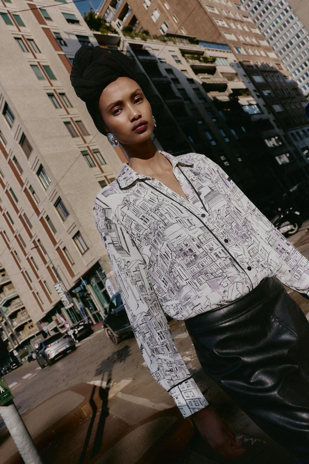 ZARA БЛУЗА С ПРИНТОМ И ОТДЕЛКОЙ КАНТОМ, ЭКРЮ/ЧЕРНЫЙ