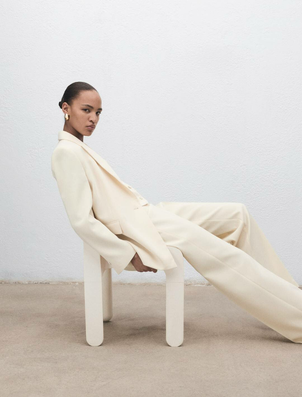 Костюмные брюки прямого кроя со средней посадкой