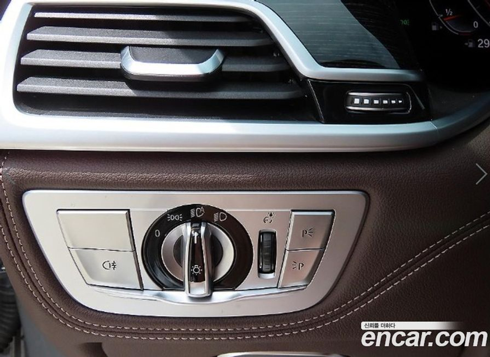 BMW 7 Series (G11) 740Li xDrive M Sports (10.2020)