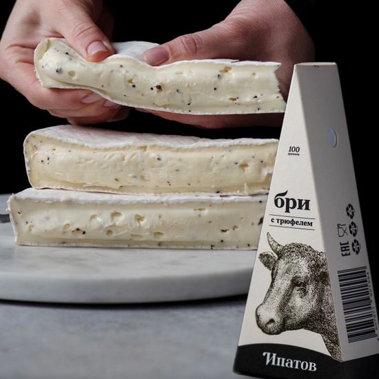 Сыр Ипатов Бри с трюфелем, 100гр