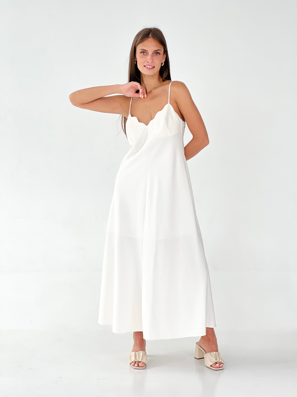 Платье на брителях