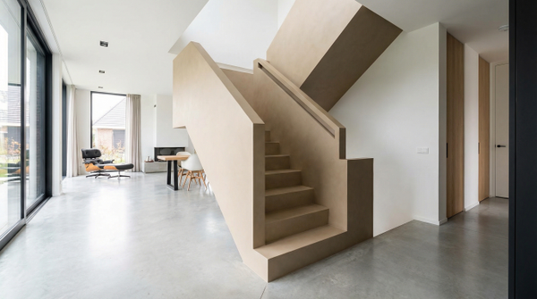 Полиуретановая краска для лестниц, ступеней и пандусов — износостойкое решение для дома и коммерческих объектов