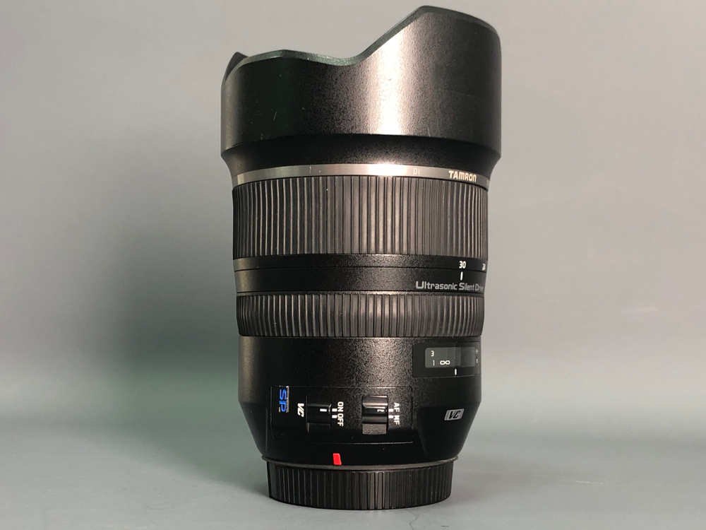 Tamron SP 15-30mm f/2.8 Di VC USD Canon EF скол бленда