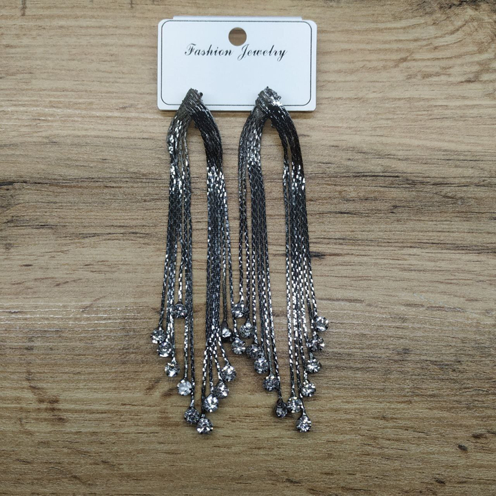 Серьги англ.заст. Bogema уголок внахлест цепочки жгутики 12 кристаллов круг металл графитовый