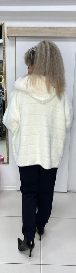 Белый жакет-куртка из альпака на большие размеры