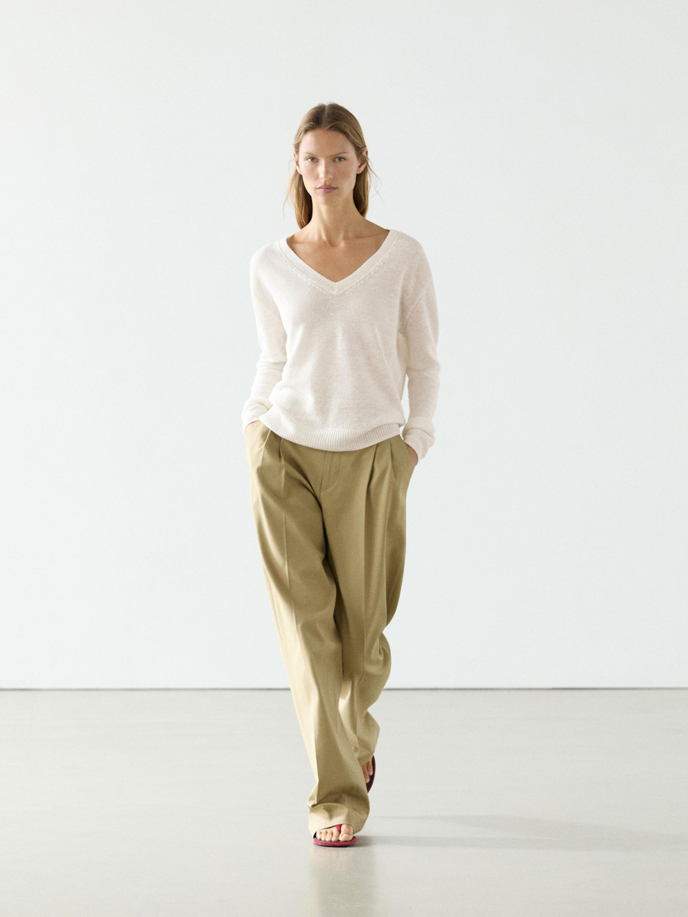 Massimo Dutti Вязаный свитер из льна с V-образным вырезом, белый