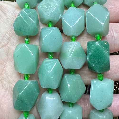 Зеленый Авантюрин бусины 13х18/22 мм, крупная грань, нитка 38 см