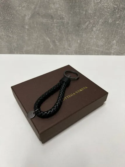 Брелок кожаный Bottega Venetta intrecciato, плетеный