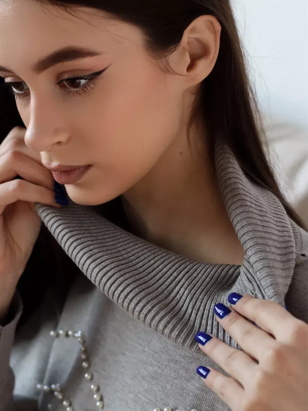 Свитер удлиненный с горлом