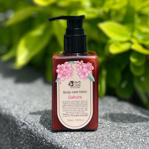 Лосьон для тела с маслом кокоса, черного кунжута и оливы Сакура, HerbCare
