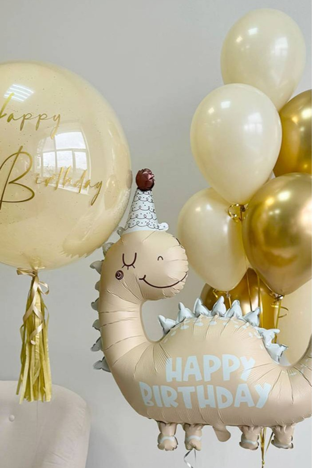 Фольгированный шар-фигура «Динозаврик в колпачке», сатин, 99 см