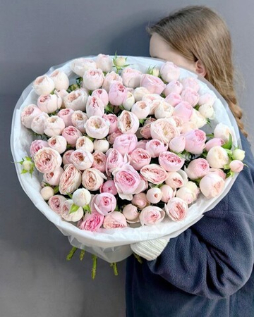 Букет с 25 кустовыми пионовидными розами "Mansfield park"