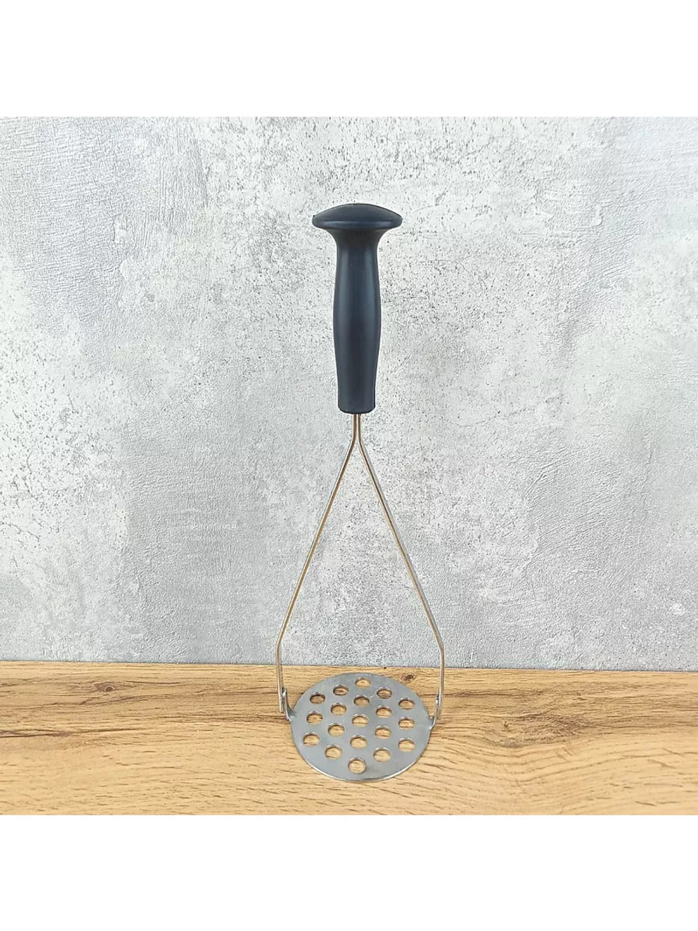 Толкушка (картофелемялка) металлическая с пластиковой ручкой
