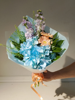 Летний солнечный букет с танацетумом и ароматными пионами Сара Бернард (С0034)