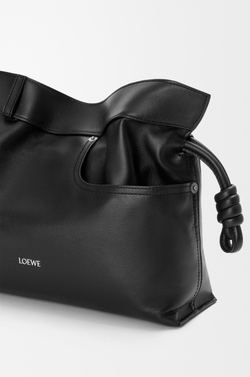 Loewe Сумка-клатч среднего размера Panta Flamenco из блестящей телячьей кожи, черный
