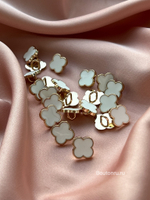 Пуговицы цветок четырехлистник белые в стиле ван кл