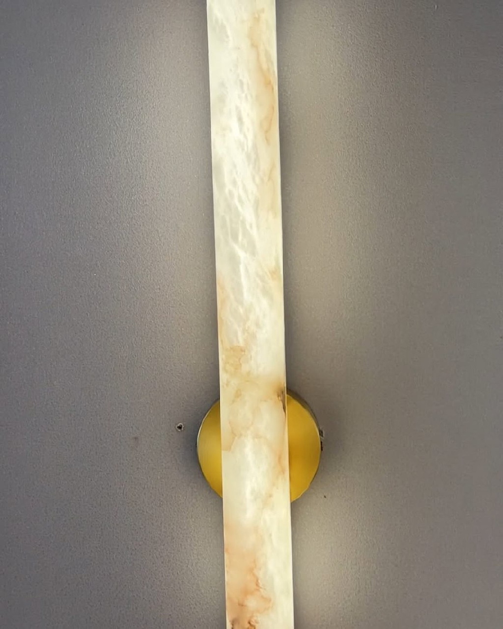 Настенное бра с эффектом натурального камня