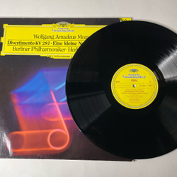 Винтажная виниловая пластинка В. А. Моцарт Mozart, Герберт фон Караян Herbert Von Karajan, Divertimento KV 287, Eine Kleine Nachtmusik KV 525 (Germany 1988)