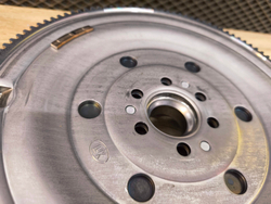 Маховик двухмассовый LUK AUDI  A4   B7 415034710